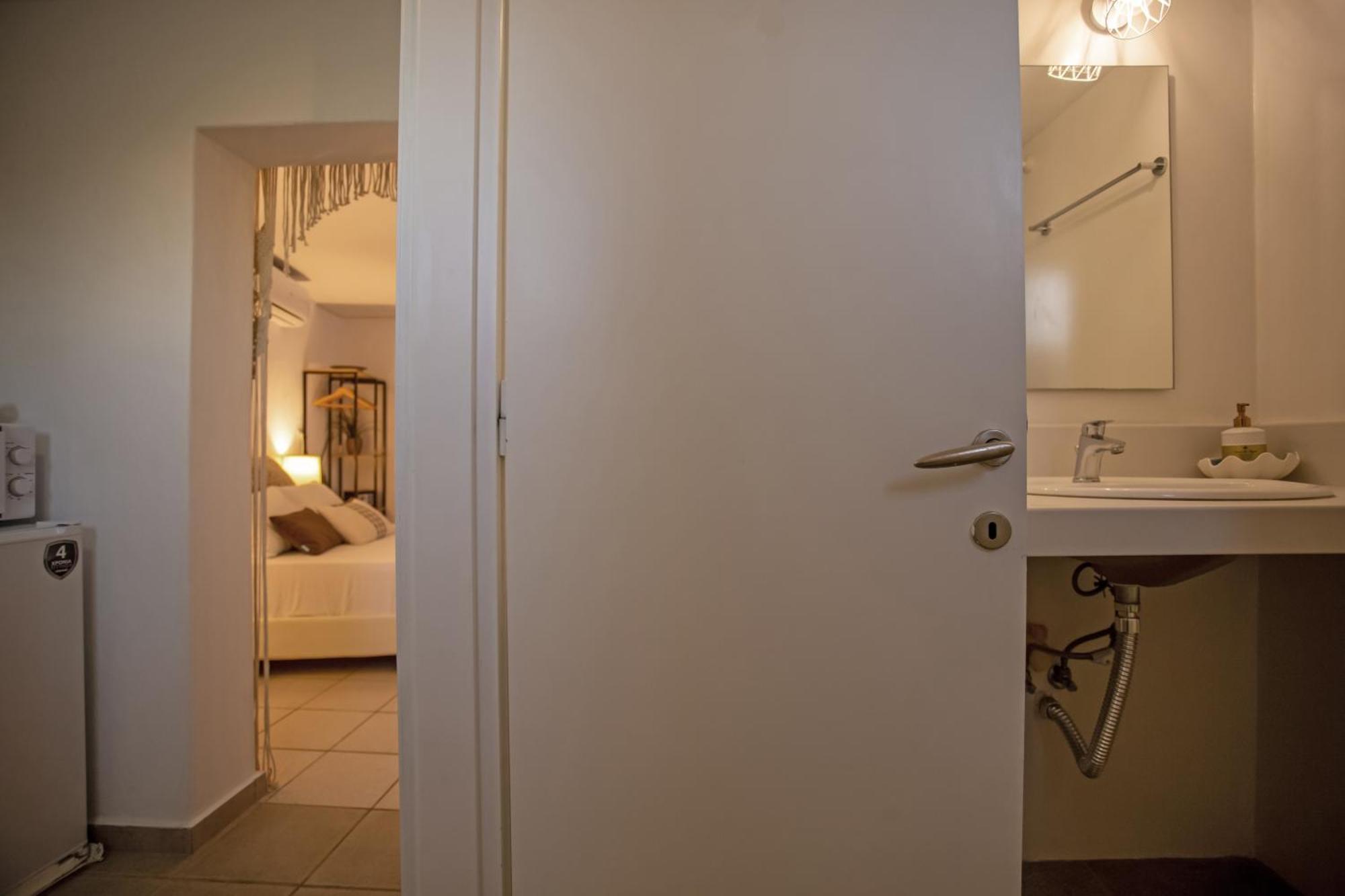 Sing And Blossom Accommodation Mykonos Town Exterior photo